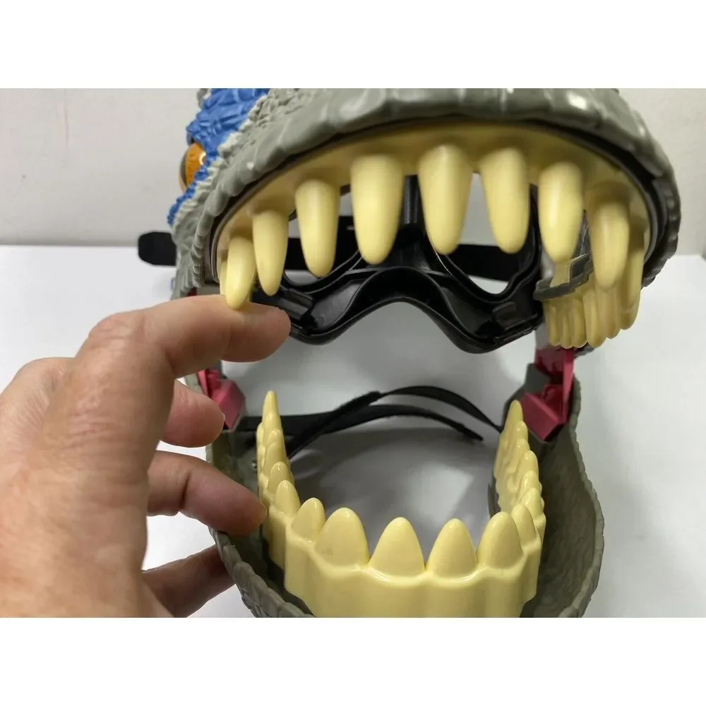 Jurassic World Dinosaur Mask Chomp‎ N Roar Helmet Velociraptor Blue Raptor 2017